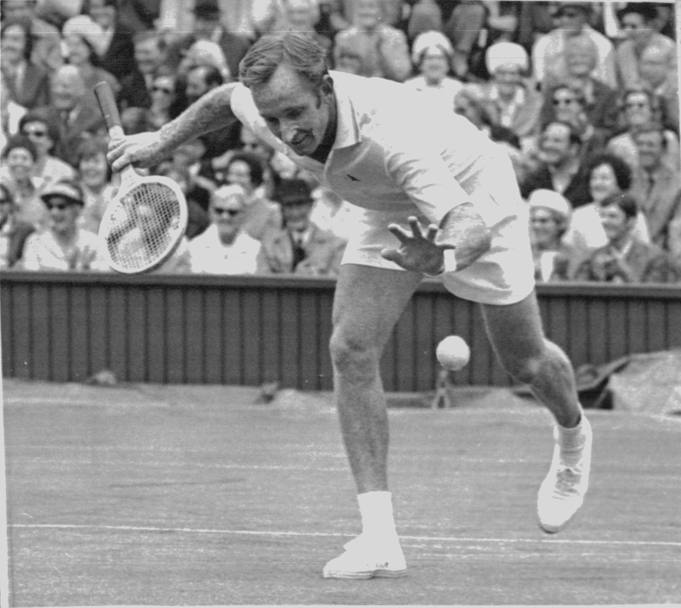 Wimbledon, 24-6-1969. Laver gioca contro l&#39;italiano Pietrangeli. (Ap )